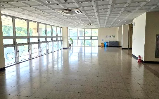 교육연구관 2층 로비 / 2F lobby