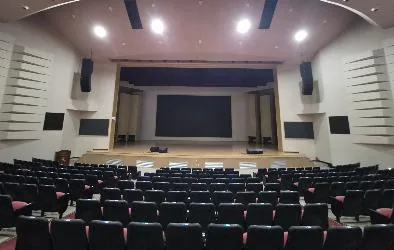 대강당 공식행사 무대 / Main auditorium stage